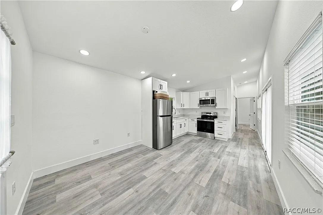 1 bed, 1.0 bath, 456 sqft, $1,350 — Photo 3