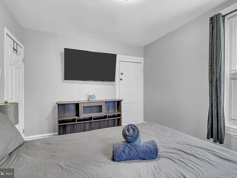 905 W Marshall St #2 — Photo 15