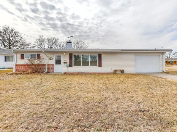 307 Hillside Dr, Hastings, NE 68901