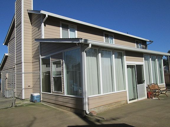 3rd image of 15607 NE 35th St