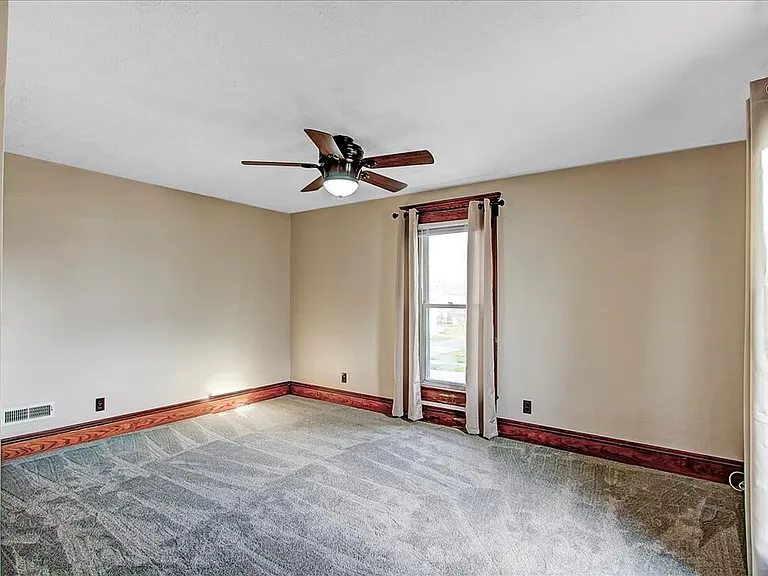 301 E Columbus St — Photo 23