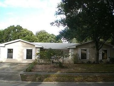 1st image of 5 Carriage Hill Cir