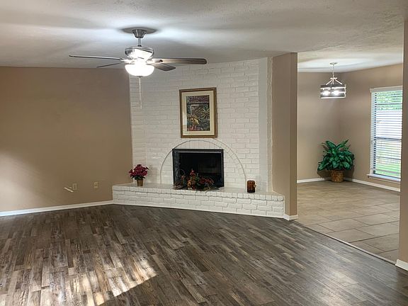 3rd image of 427 Lee Dr