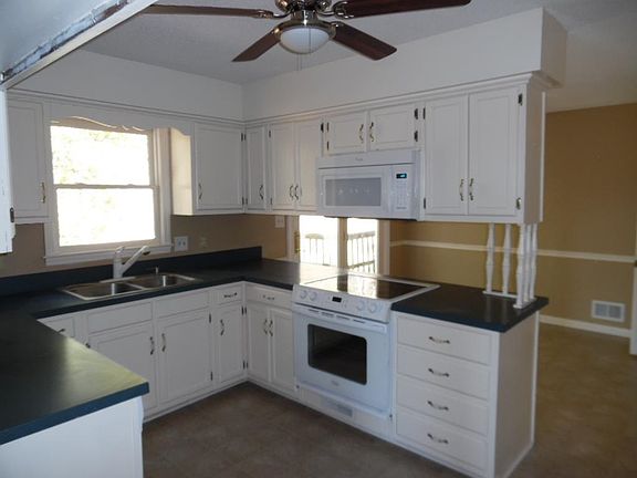 4th image of 4709 Worden Dr