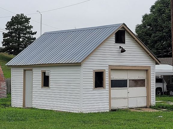 3rd image of 905 N 8th St