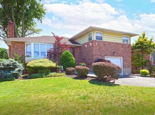78 Stephen St, Levittown, NY 11756