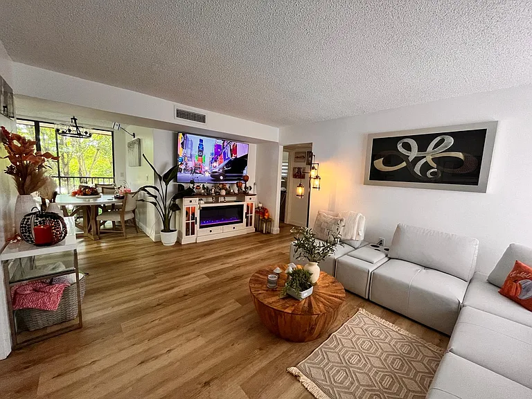 8600 SW 133rd Avenue Rd #312 — Photo 3