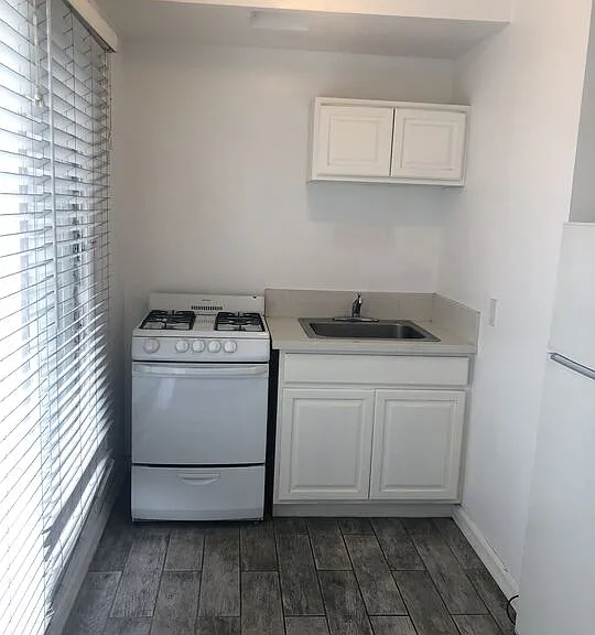 8360 Blackburn Ave #4 — Photo 2