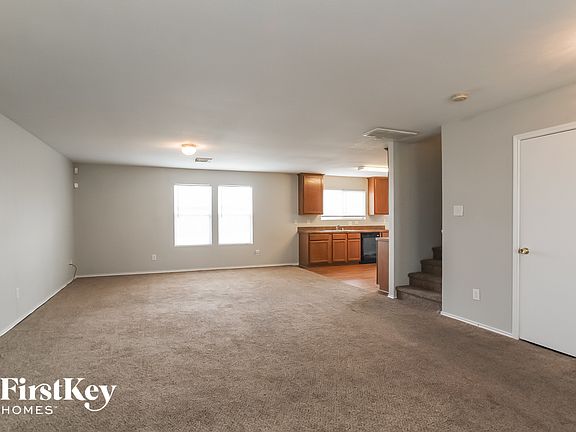 4th image of 8422 Broadleaf Ave