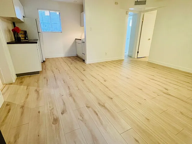 530 E Mariposa St — Photo 9