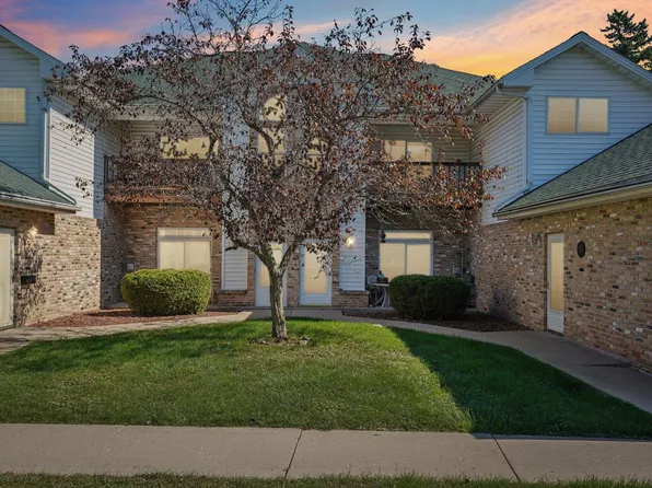 4300 West Grange AVENUE Unit 8, Greenfield, WI 53220