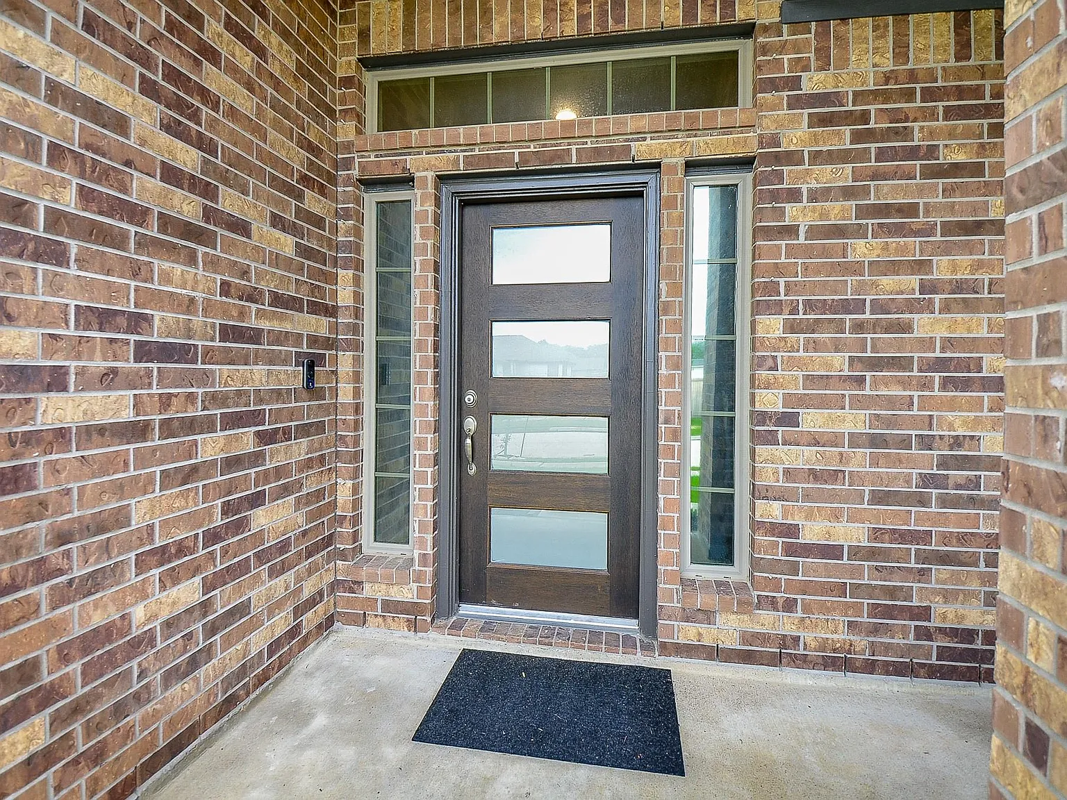 4 bed, 3.0 bath, 2400 sqft, $2,650 — Photo 3
