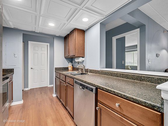 3rd image of 1 Bloomingdale Pl APT 422