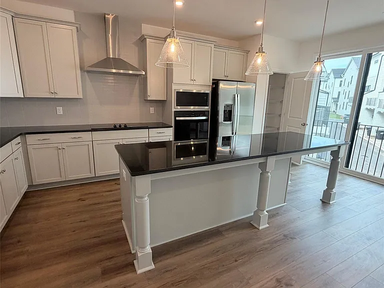 15351 Ballancroft Pkwy — Photo 8