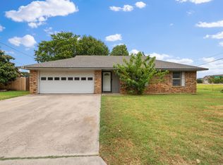 2 Finley Cir, Krum, TX 76249