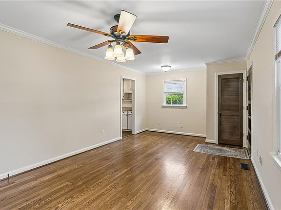 2nd image of 6 Hickory Hill Rd