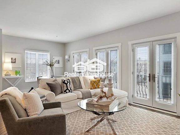 3rd image of 2309 Lyndale Ave S Unit 402