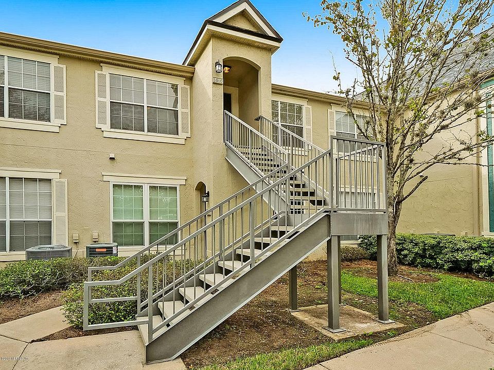 1st image of 13700 Richmond Park Dr N APT 1010