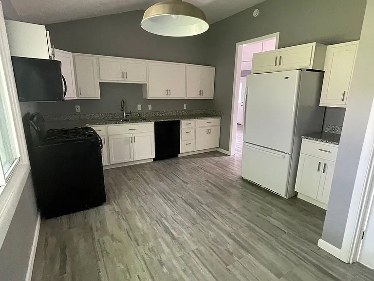 2914 Bainbridge St — Photo 7