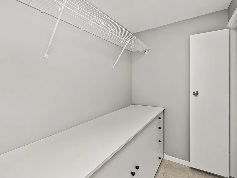 4343 N Clarendon Ave #2401 — Photo 16
