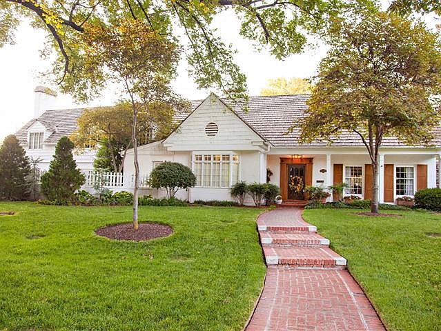 1st image of 130 Hyde Park Dr