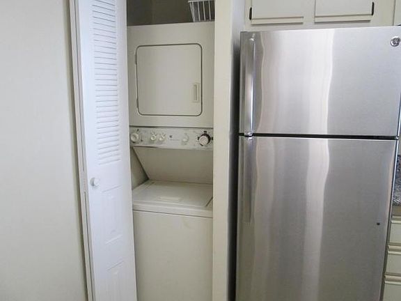 3rd image of 1374 The Pointe Dr
