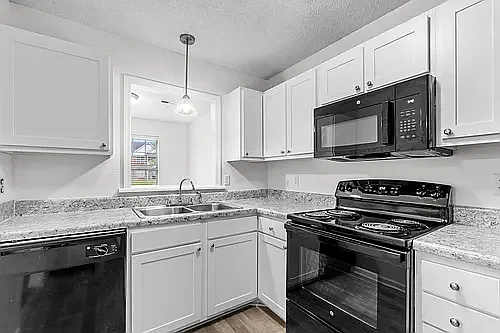 Skyside Landing Apartments — Photo 29