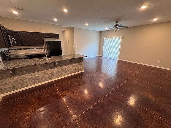 2nd image of 5253 N Cypress Cir
