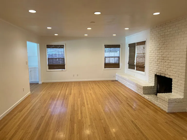 690 W B St — Photo 5