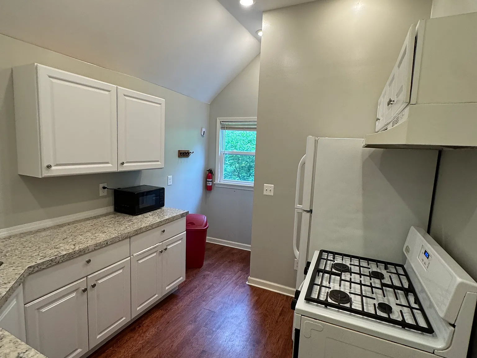 4 bed, 1450 sqft, $2,600 — Photo 4