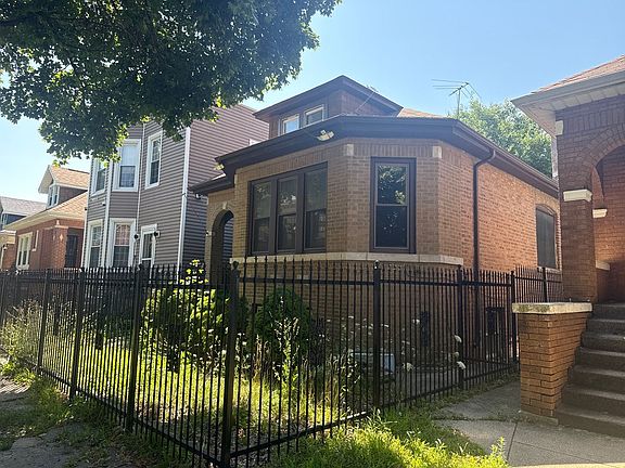 2nd image of 4875 W Bloomingdale Ave
