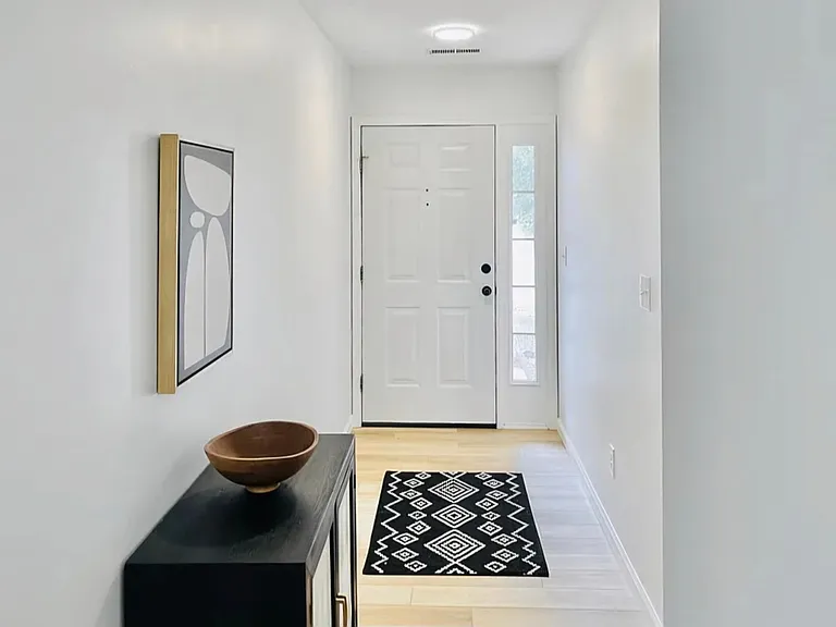 81 E Southbrook Ct — Photo 6