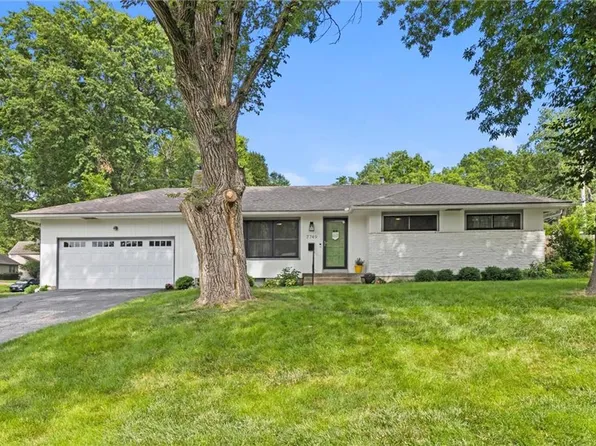 7749 Fontana St, Prairie Village, KS 66208
