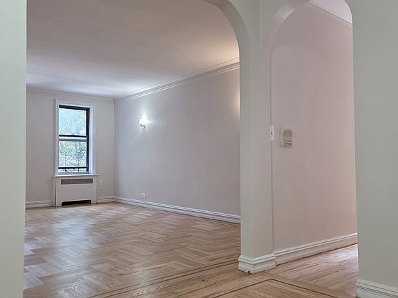 3rd image of 195 Bennett Ave APT 3H