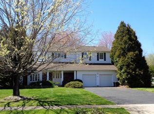 31 Cherry Hill Ln, Manalapan, NJ