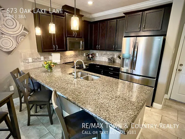 673 Oak Lake Ln — Photo 3