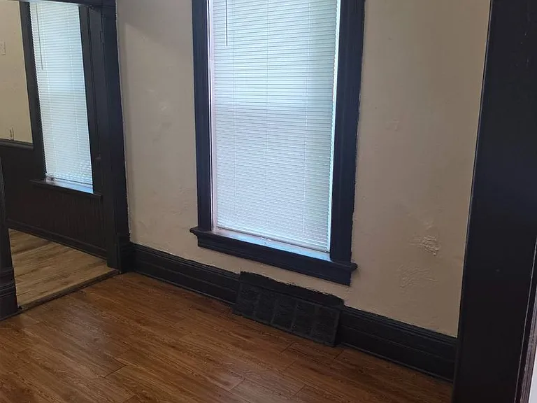 602 W Center St — Photo 5