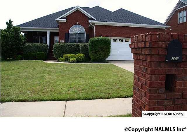 1st image of 104 Twelve Oaks Dr