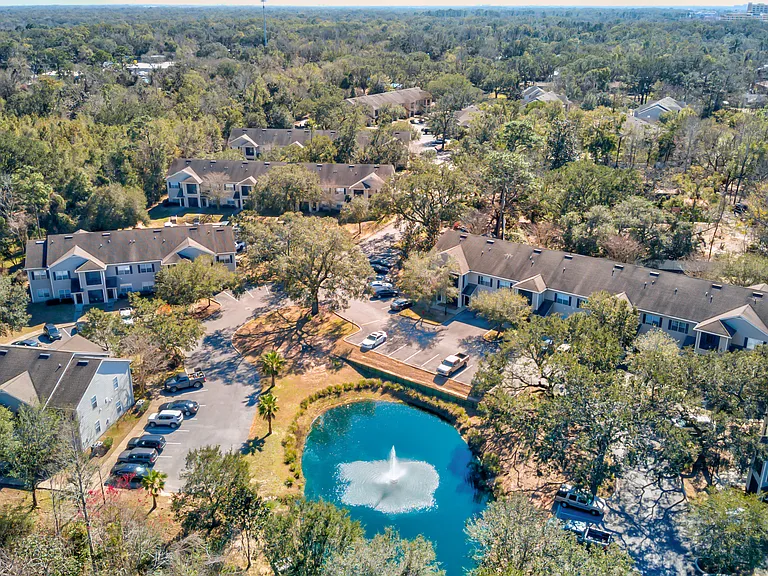 Water's Edge Apartment Homes — Photo 37