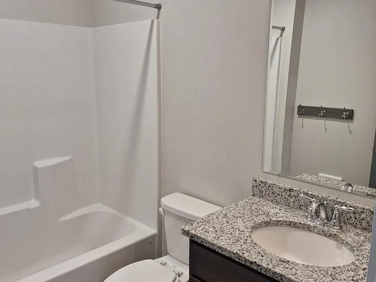 705 S Oak St — Photo 14