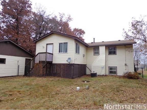 3rd image of 1608 207th Ln NE