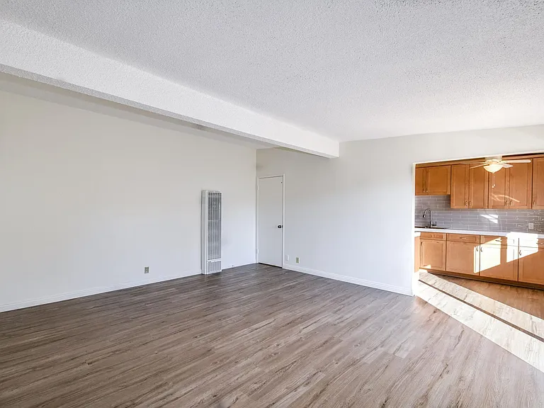 2707 Montrose Ave #10 — Photo 6