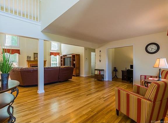 4th image of 59 Sherwood Ln