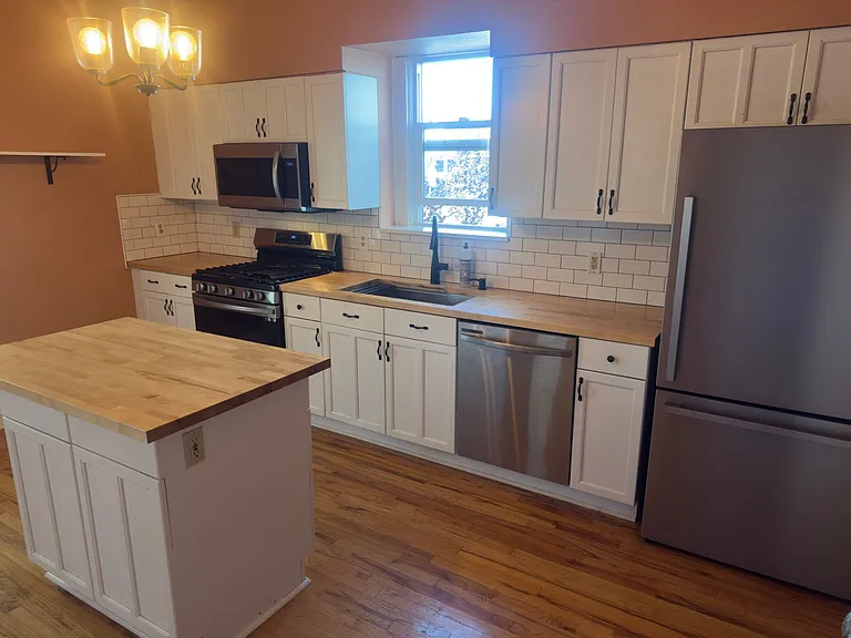 4853 NE 6th Ave — Photo 17