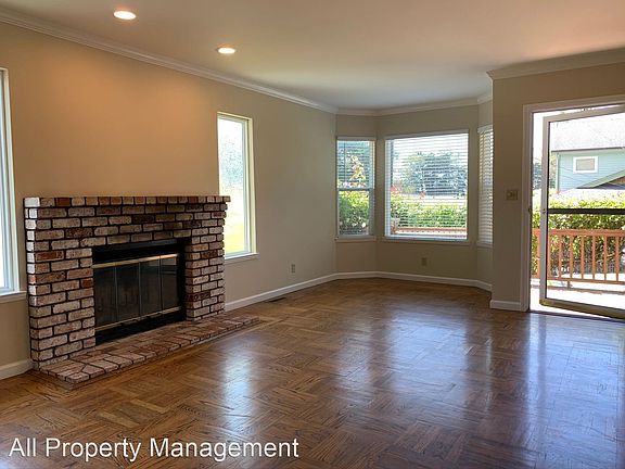 2nd image of 115 Juanita Ave