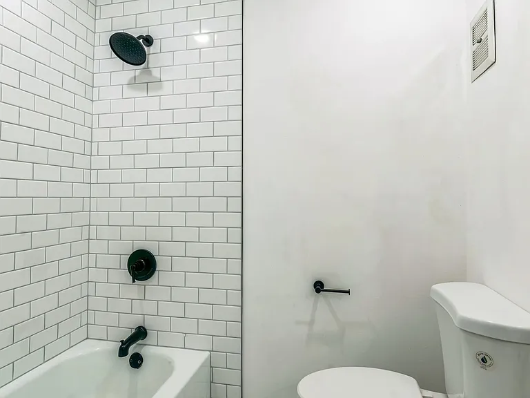 Sunset Rock Apartments — Photo 22