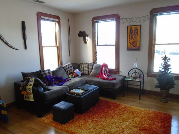 4th image of 243 E 11th St #Otis