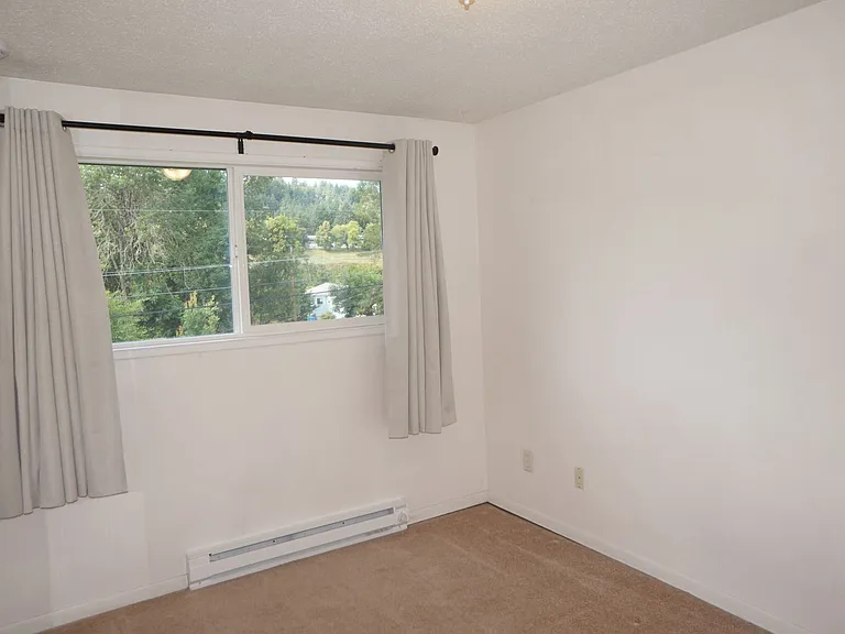 4623 SW 47th Ave — Photo 10