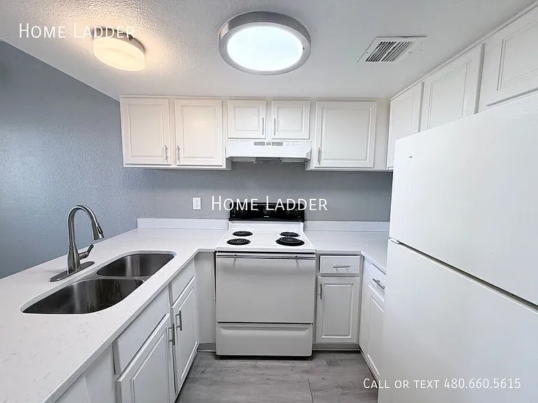 4957 S Park Ave #202 — Photo 4