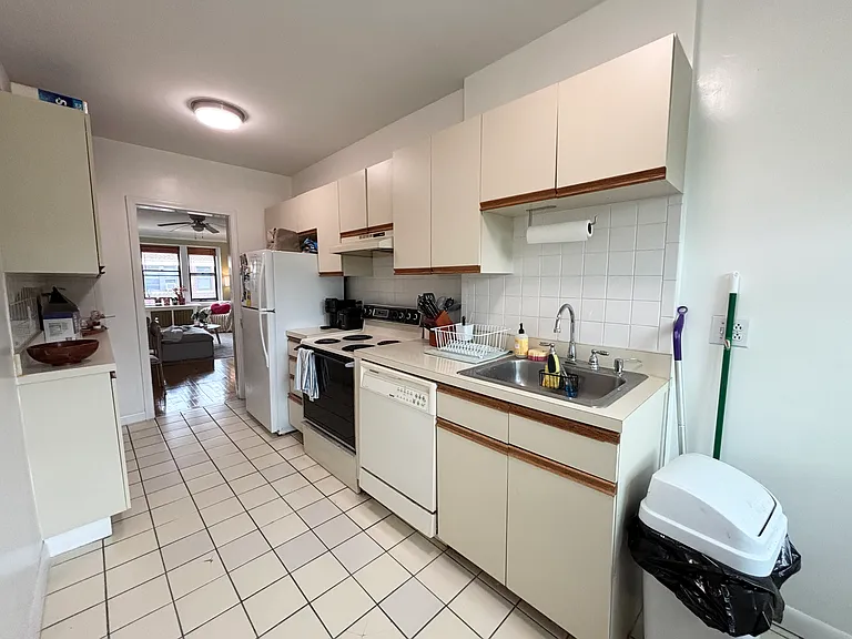 145 Englewood Ave #42 — Photo 3